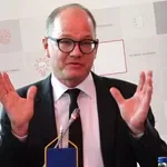 Saradnja Vučića i „njegovog Švabe“ Heskensa jedinstven slučaj u nemačkoj administraciji