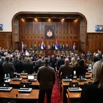 Izglasavanje (ne)poverenja Macutovoj Vladi: TV šou za letnju sezonu