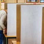 RIK odlučio da će na na biračkim mestima biti kartonski i novi paravani u obliku kabine