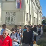 Mnogi Novosađani strpljivo čekaju da podrže Studentsku listu