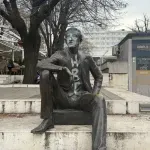 Kome je opet zasmetao spomenik Borislavu Pekiću?