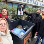 Iz kabineta gradonačelnika Kragujevca građani izneli Vučićevu fotografiju