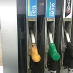 Država ograničava cenu goriva, ali je ono svake nedelje sve skuplje