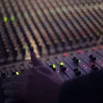 Sony razvio tehnologiju za otkrivanje originalne muzike u pesmama koje generiše AI