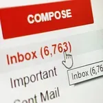 Google na meti kritika da bez dozvole analizira Gmail poštu korisnika da bi obučila AI