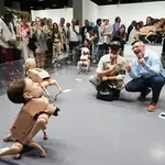 VIDEO: Na sajmu u Bazelu roboti sa likovima Ilona Maska, Džefa Bezosa, Marka Zakerberga i Kim Džong Una