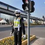 VIDEO: Roboti rade kao saobraćajci u kineskim gradovima