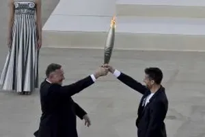 Olimpijski plamen u Atini predat organizatorima Igara u Parizu
