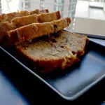 VIDEO: Topli užitak za hladne zimske dane - banana hleb sa rumom i orasima