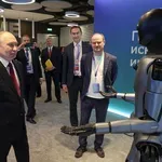 VIDEO: Robot plesao za Putina