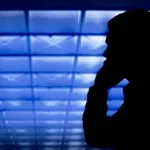 Κλωνοποιούσαν φωνές συγγενών με AI και άδειαζαν σπίτια