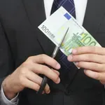 Επιδόματα: Γιατί μένουν “εκτός” χιλιάδες δικαιούχοι – Τι έχει συμβεί