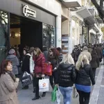 Ανοιχτά τα καταστήματα την Κυριακή 25/1 – Πότε κλείνουν