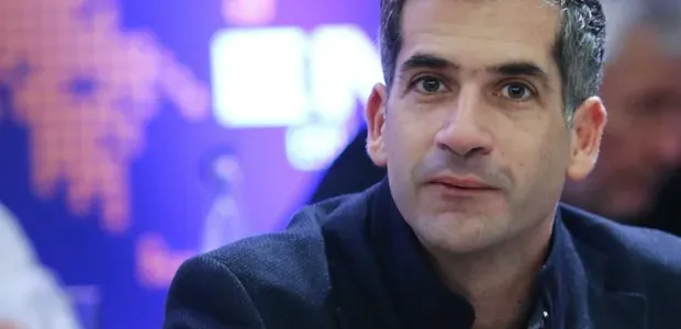 Αθήνα: Ξηλώνει τα χριστουγεννιάτικα αστεράκια ο Κώστας Μπακογιάννης