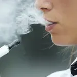 Η ώρα που εκρήγνυται ηλεκτρονικό τσιγάρο (βίντεο)