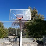 Μετς: Παρατημένο από τον δήμο Αθηναίων το ανοιχτό γήπεδο μπάσκετ