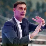 Ολυμπιακός: Οργισμένος Μπαρτζώκας για τις πάσες πίσω από την πλάτη