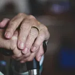 Καστοριά: Έπεισαν 83χρονο να ταξιδέψει στην Αθήνα και του απέσπασαν 37.000 ευρώ