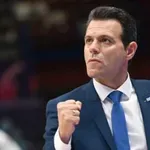 Πύραυλος έπεσε στην πολυκατοικία που μένει ο Δημήτρης Ιτούδης