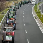 Κλιμακώνουν τις κινητοποιήσεις οι αγρότες – Περισσότερα μπλόκα στους δρόμους