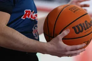 Ντέρμπι για γερά νεύρα στο ΣΕΦ: Ο Ολυμπιακός νίκησε τον Παναθηναϊκό