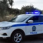 Πάτρα: Πήγαιναν για κάλαντα και έκλεβαν παπούτσια και μπουφάν από τα σπίτια