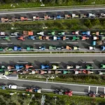 Κλιμάκωση αγροτικών μπλόκων – Τα ΜΑΤ τους περιμένουν στην Αθηνών – Λαμίας