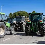 Κλιμακώνονται οι αγροτικές κινητοποιήσεις με εκτεταμένους αποκλεισμούς δρόμων ανά τη χώρα