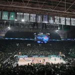 Τρολάρισμα με ομπρέλες στο ΟΑΚΑ για το πλημμυρισμένο ΣΕΦ (φωτο)