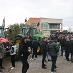 Οι αγρότες κλιμακώνουν τις κινητοποιήσεις με 48ωρο αποκλεισμό δρόμων και τελωνείων