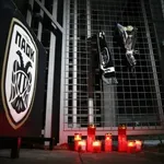 Τούμπα: Συγκέντρωση φίλων του ΠΑΟΚ – Βουβός θρήνος για τους αδικοχαμένους