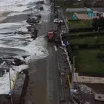 Αγιόκαμπος: Συγκλονιστικά πλάνα – Η θάλασσα «καταβροχθίζει» το παραλιακό μέτωπο (βίντεο)