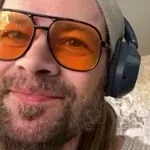 Άρης Κοντός: Ο Έλληνας «σωσίας» του Μπραντ Πιτ που θα τον αντικαταστήσει στην Ύδρα