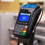 Πρόστιμο 1.000 ευρώ σε ψιλικατζίδικο επειδή δεν ενημέρωνε για αποδοχή καρτών