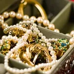 Βόλος: Απάτη σε βάρος 65χρονου – Ασφάλιση κοσμημάτων με δήθεν επενδυτικό όφελος