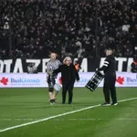 Μήτερα οπαδού του ΠΑΟΚ που σκοτώθηκε στη Ρουμανία, χτύπησε το τύμπανο στην Τούμπα