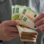 Πληρώνονται οι συντάξεις Μαΐου – Πότε μπαίνουν τα χρήματα στους λογαριασμούς