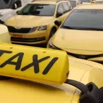 Ιδιοκτήτες ΤΑΞΙ σκέφτονται την αναστολή μεταφοράς μαθητών λόγω μη πληρωμής