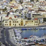 Πληρώματα πλοίων διαμαρτύρονται στο νησιωτικό Δήμαρχο για την παρόχη ρεύματος στο λιμάνι