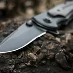 Αίγινα: 16χρονη έβγαλε σουγιά σε συμμαθητές της- Συνελήφθη η μητέρα της