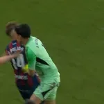 Ισπανία: “Χαμός” σε παιχνίδι Β’ κατηγορίας – Τερματοφύλακας γρονθοκόπησε παίχτη