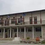 Ομαδική αποχώρηση δημοτικών συμβούλων του Μπέου την ώρα που μιλάει η αντιπολίτευση