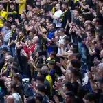 Άρης – ΑΕΚ: Ενός λεπτού σιγή και καθολικό χειροκρότημα για Μαρινέλλα και Βασίλη Γκούμα