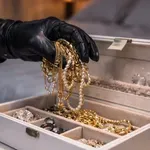 Χανιά: Εξαπατήθηκε ανήλικος- Έκλεψαν κοσμήματα 15.000 ευρώ της μητέρας του