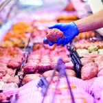 Καταγγελία: “Άγριο” εργατικό ατύχημα σε κρεωπολείο σούπερ μάρκετ