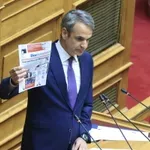 Μητσοτάκης με πρωτοσέλιδο στη Βουλή: «Σπιλώνονται πολιτικοί αντίπαλοι» -Αναφορά σε Μυλωνάκη