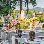 Δήμος ξέθαψε παππού & εγγονό για να πουλήσει οικογενειακό τάφο (εικόνα)