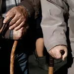 Ποιοι χαμηλοσυνταξιούχοι χάνουν το επίδομα των 300 ευρώ