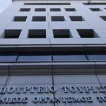 Νεκρή υπάλληλος που έπεσε από τον 2ο στο υπουργείο Τουρισμού