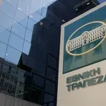 Κάρτες Εθνικής Τράπεζας: Τι πρέπει να κάνετε άμεσα για να μη χρεώνεστε 0,80 ευρώ κάθε μήνα